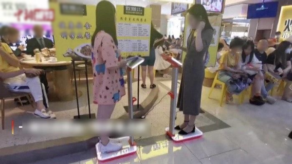 Nhà hàng yêu cầu thực khách cân trước khi gọi món khiến CĐM tranh cãi
