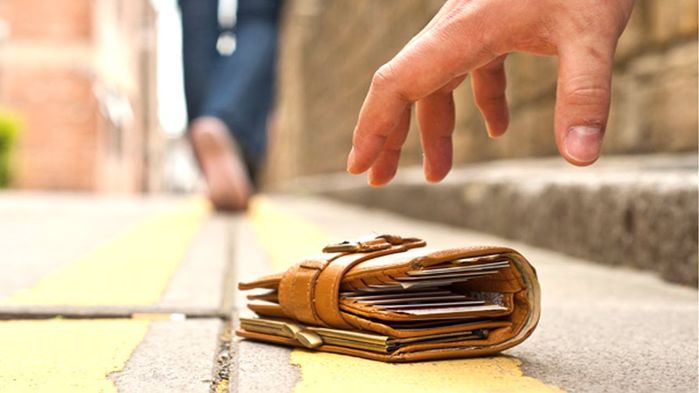 Không tham của rơi: Nữ phụ hồ trả lại 150 triệu VNĐ cho người đánh mất