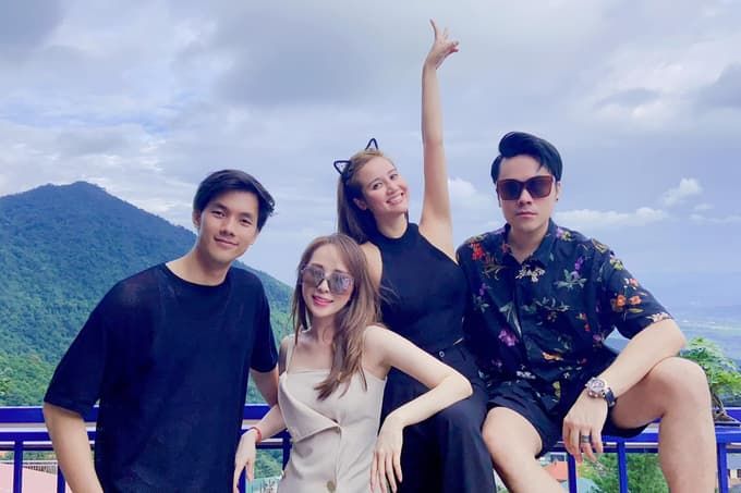 Nhật Kim Anh nhắng nhít bên Ti Ti, Hương Giang ẩn ý cần người thương