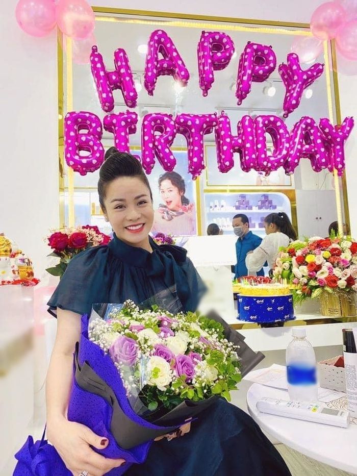 Nhật Kim Anh tậu 2 xế hộp chỉ trong vòng một tháng