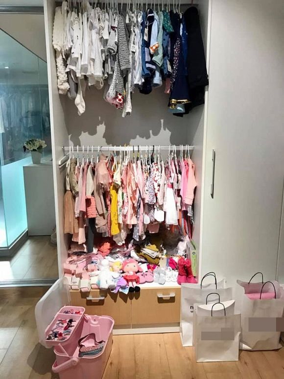 Soi tủ đồ của nhóc tỳ Vbiz: Con của Đặng Thu Thảo, Tú Anh đầy đồ hiệu