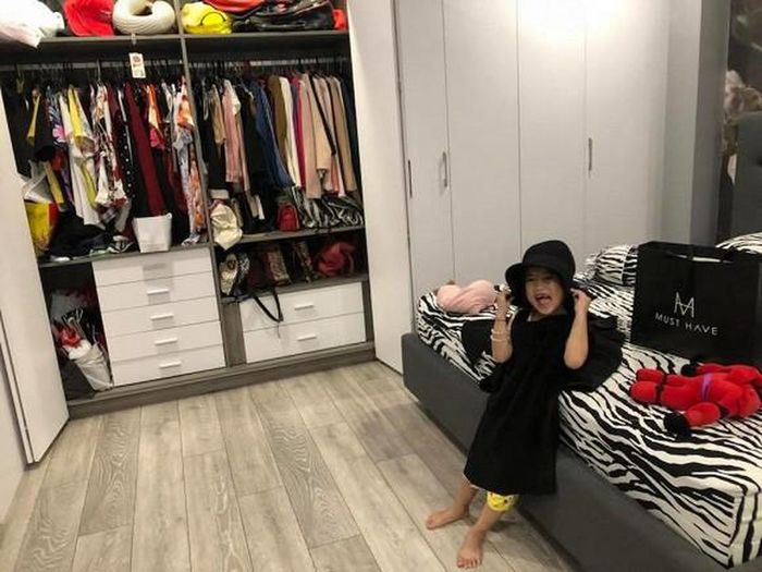 Soi tủ đồ của nhóc tỳ Vbiz: Con của Đặng Thu Thảo, Tú Anh đầy đồ hiệu