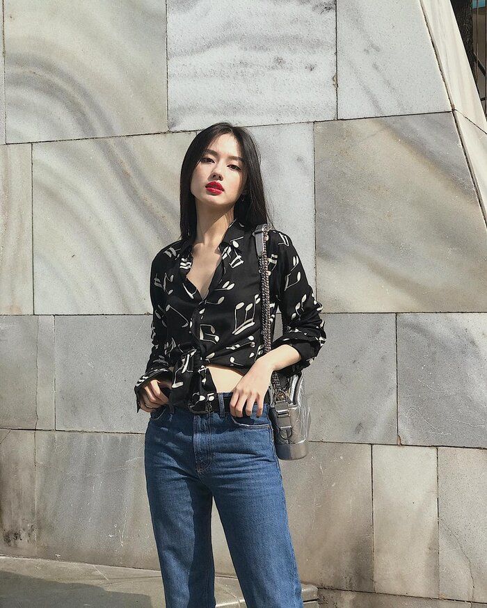 Chỉ 1 bước buộc vạt áo, H'Hen Niê và Jennie đã gấp đôi vẻ sành điệu