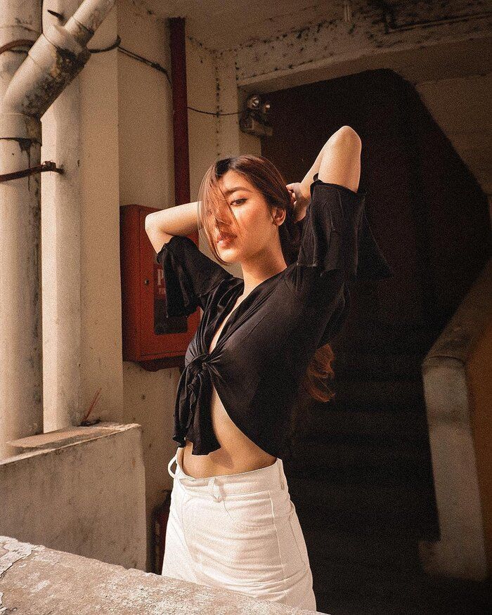 Chỉ 1 bước buộc vạt áo, H'Hen Niê và Jennie đã gấp đôi vẻ sành điệu