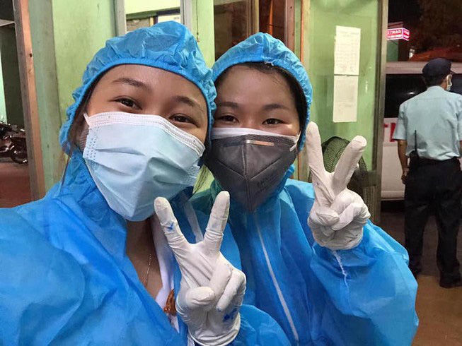 Các bác sĩ tuyến đầu chống dịch: Ngủ ở bất cứ nơi nào có thể ngả lưng