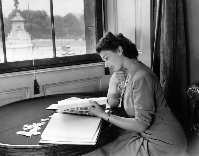 Nữ hoàng Elizabeth II thời trẻ: Đẹp nghiêng nước nghiêng thành