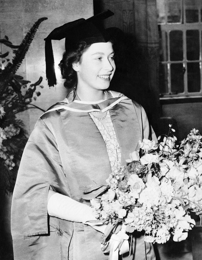 Nữ hoàng Elizabeth II thời trẻ: Đẹp nghiêng nước nghiêng thành
