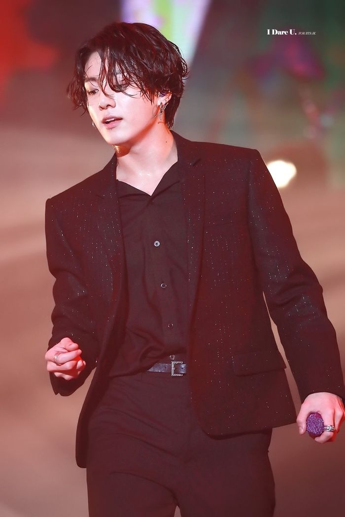 Tại sao dù nhảy cực sung, idol vẫn giữ được nếp tóc không rối sợi nào