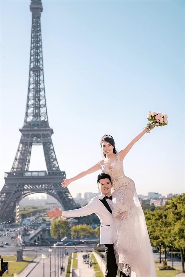 Phương Oanh, Thanh Sơn, Huỳnh Anh cover màn cầu hôn dưới tháp Eiffel