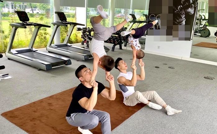 Quốc Cơ - Quốc Nghiệp khoe hình ảnh hai con trai tập luyện