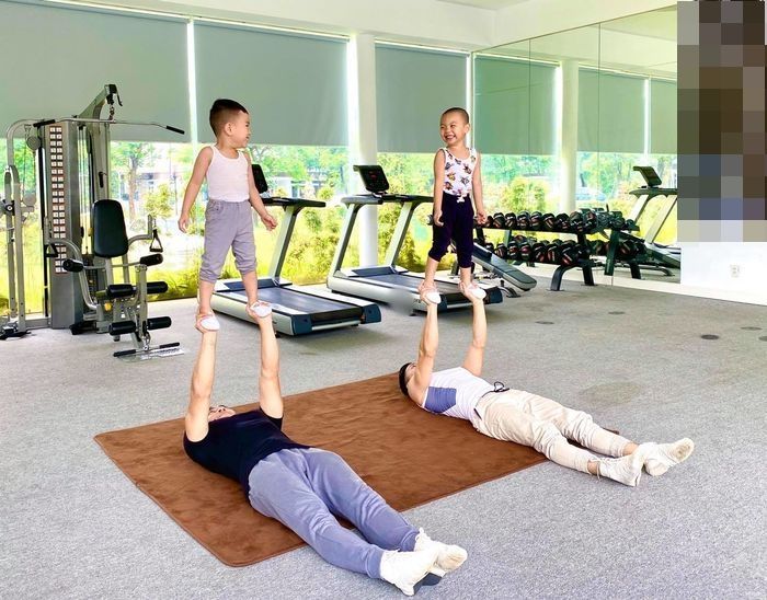 Quốc Cơ - Quốc Nghiệp khoe hình ảnh hai con trai tập luyện