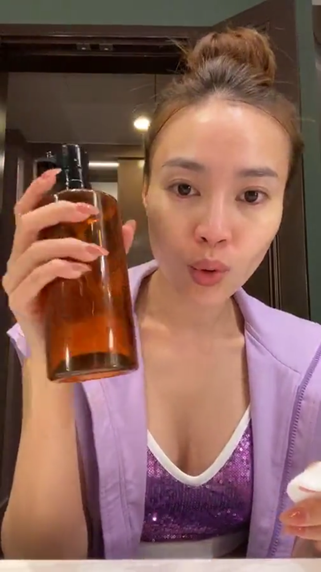 Sao Việt tẩy trang: Lan Ngọc dùng loại chiết xuất 8 thảo dược quý