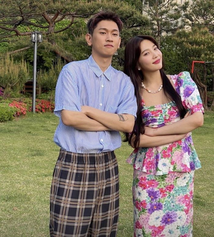 Sao Hàn lăng xê mốt vòng nhựa màu mè: Taeyeon trẻ trung, Joy ngọt ngào