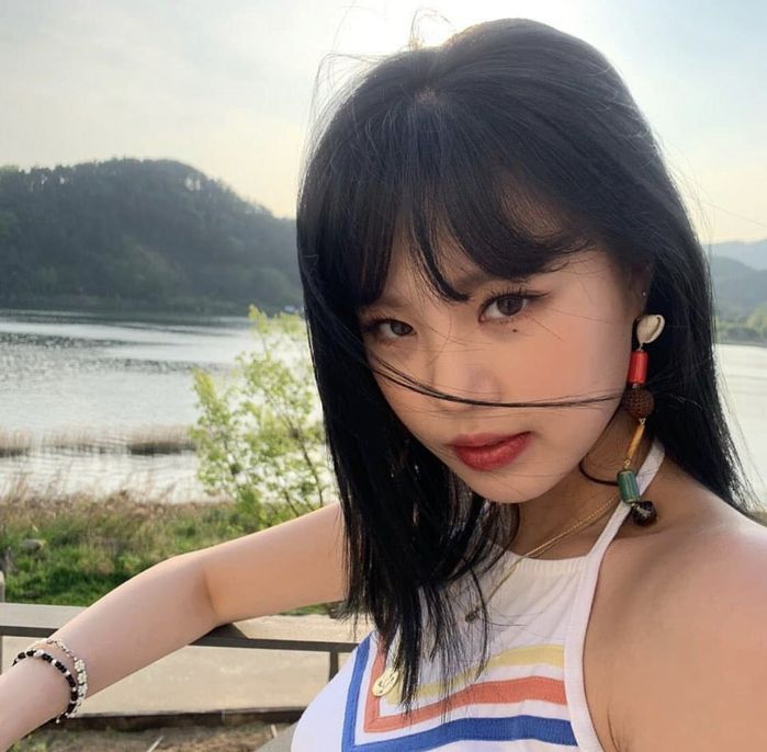 Sao Hàn lăng xê mốt vòng nhựa màu mè: Taeyeon trẻ trung, Joy ngọt ngào