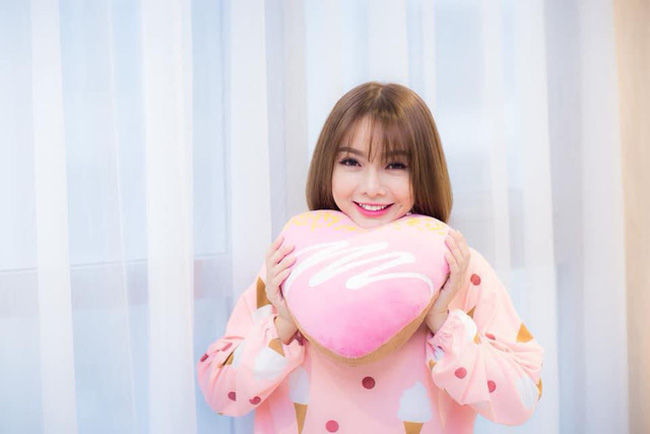 Sau 4 ca mổ, MC Thu Hương xúc động chia sẻ mắt đã nhìn rõ