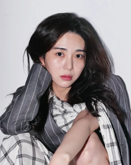 Mina đăng trạng thái tiêu cực, thể hiện sự phẫn nộ với Jimin, Seolhyun