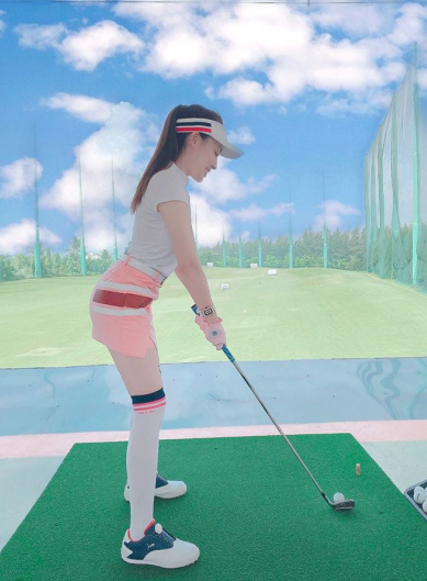 Âu Hà My xoá sạch ảnh chơi golf sau khi bị chồng cũ tố không mang thai