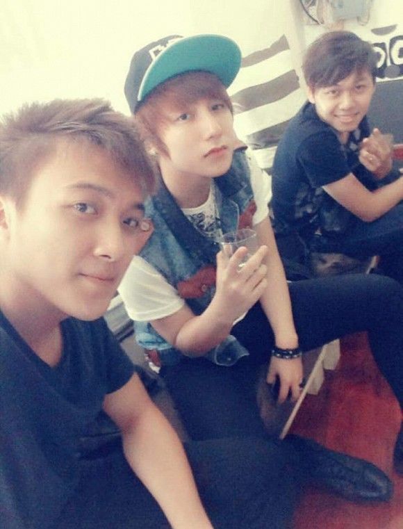 Sơn Tùng M-TP cùng hội bạn thân thiết từ thuở đi học
