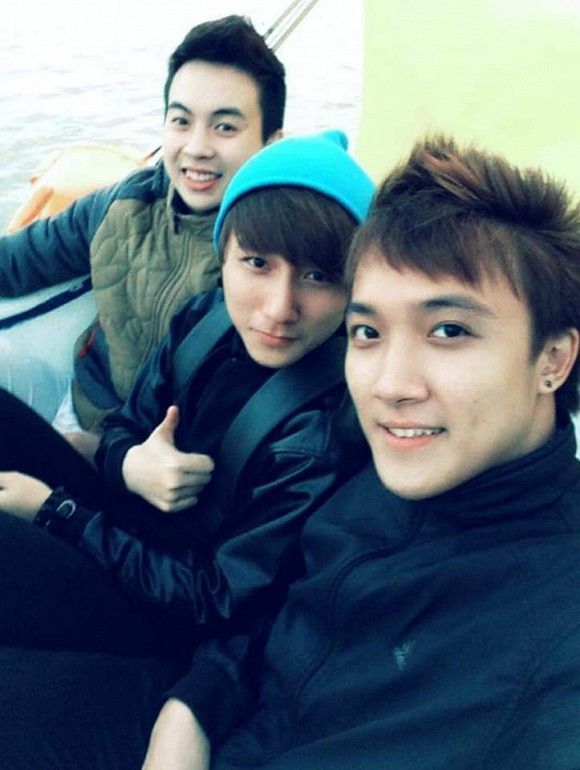 Sơn Tùng M-TP cùng hội bạn thân thiết từ thuở đi học