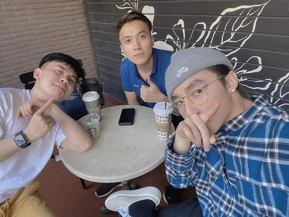 Sơn Tùng M-TP cùng hội bạn thân thiết từ thuở đi học