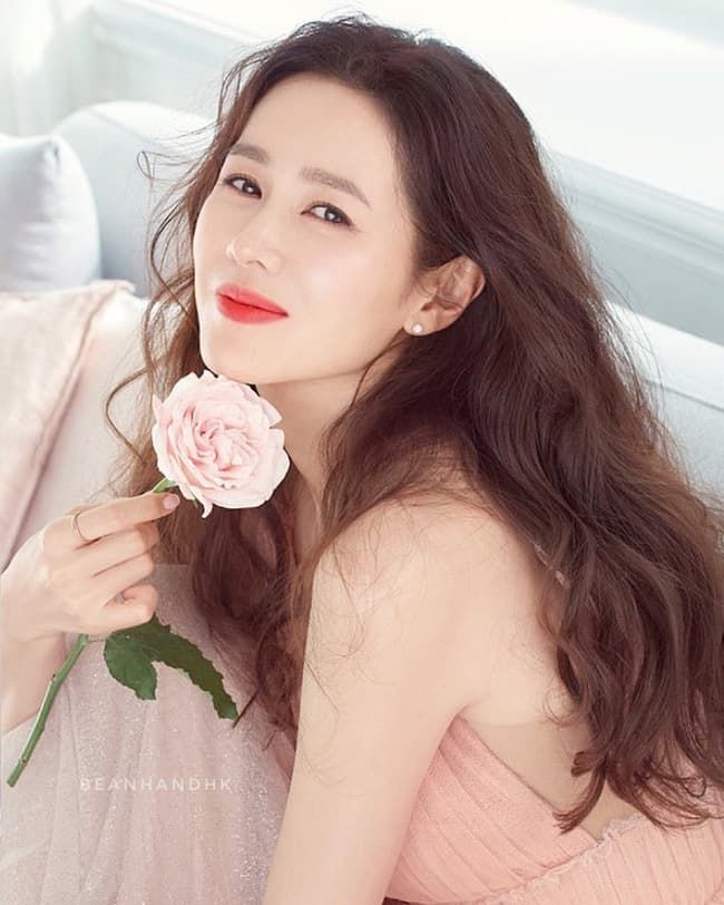 Son Ye Jin chứng minh sức hút khi được 2 nam thần Tbiz tỏ tình