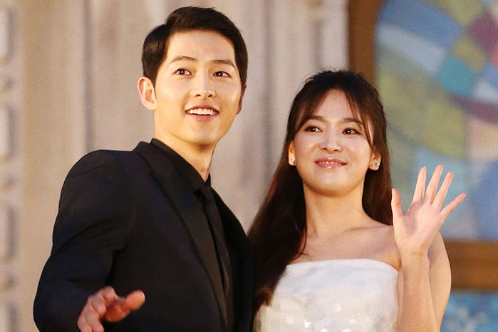 Song Joong Ki thoải mái đi chơi sau khi bị Song Hye Kyo 'đá xoáy'