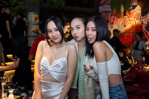 Tái xuất sau chưa đầy 1 tháng sinh con, Đinh Ngọc Diệp chiếm spotlight