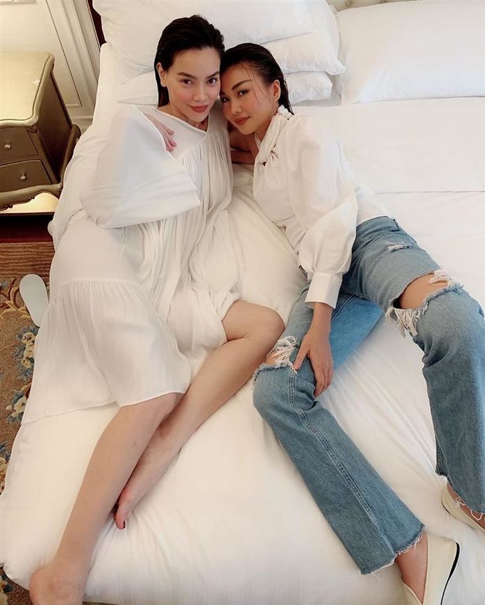Thanh Hằng - Hồ Ngọc Hà gây chú ý khi hội ngộ ăn mừng sinh nhật