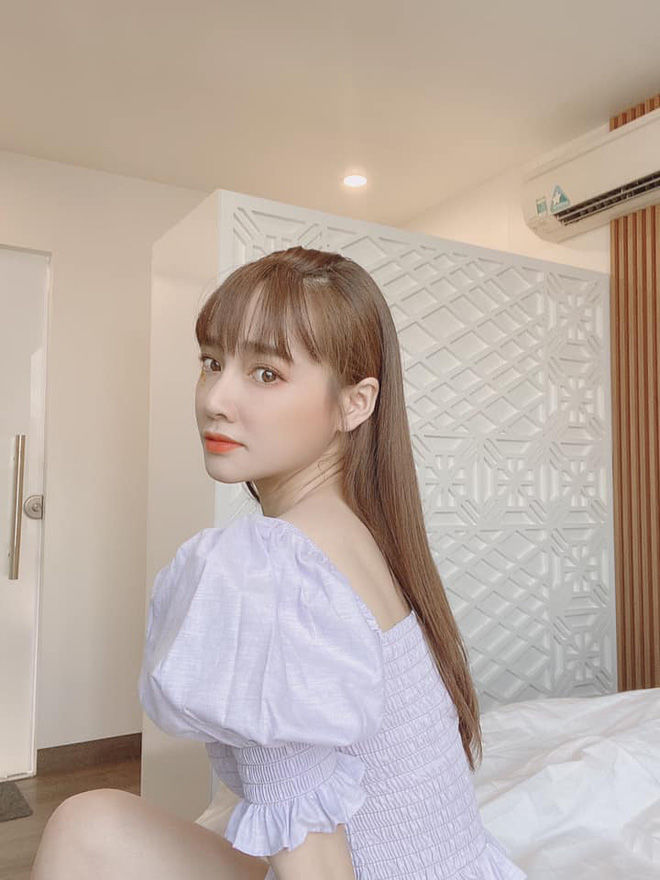 Thúy Ngân và Nhã Phương cưa sừng làm nghé tự nhận mới 16 tuổi