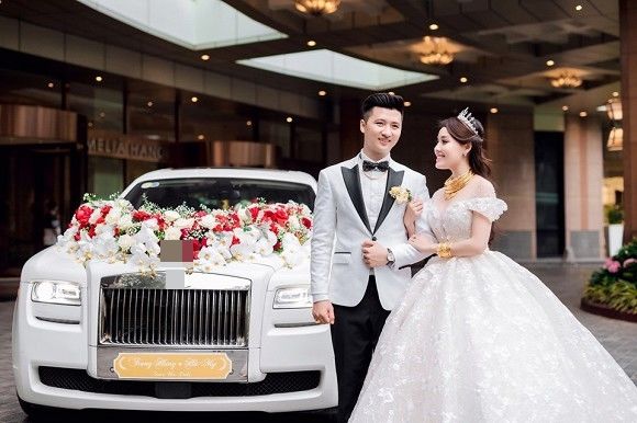 Âu Hà My, Võ Hạ Trâm vàng đeo trĩu cổ trong ngày cưới