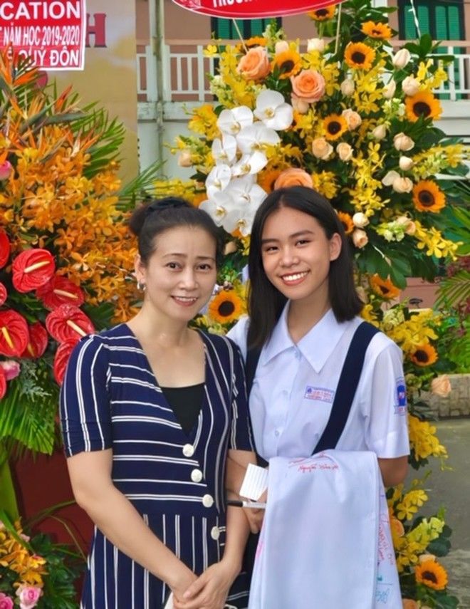 Con gái diễn viên phim Blouse Trắng: Tuổi 14 tài năng hơn người