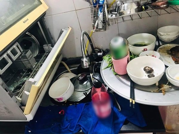 Mẹ trẻ hận nhà chồng vì vừa sinh 50 ngày đã bị bắt rửa bát
