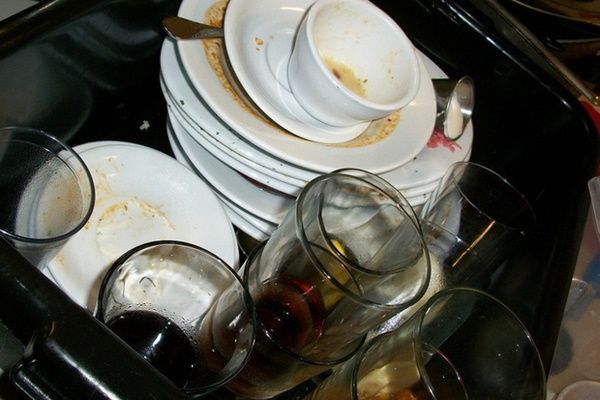 Mẹ trẻ hận nhà chồng vì vừa sinh 50 ngày đã bị bắt rửa bát