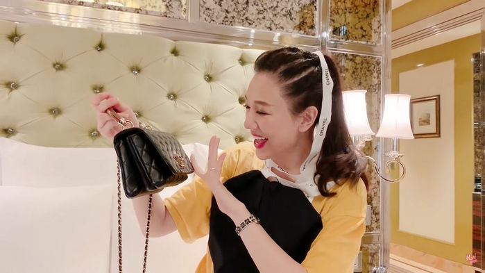 Trấn Thành hào phóng tặng túi hiệu 89 triệu đồng thuở cưa cẩm Hari Won