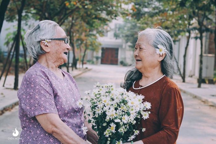 Bạn thân ơi, khi về già tao với mày cũng phải hệt thế này đấy nhé!