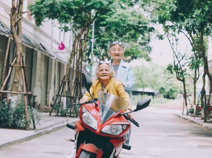 Bạn thân ơi, khi về già tao với mày cũng phải hệt thế này đấy nhé!