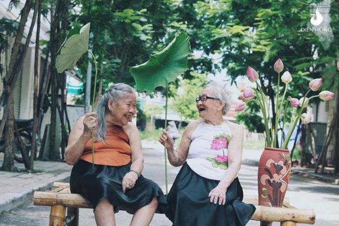 Bạn thân ơi, khi về già tao với mày cũng phải hệt thế này đấy nhé!
