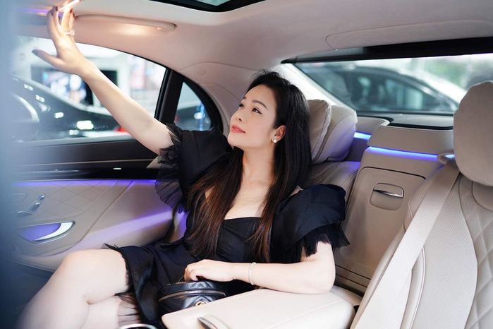 Từng có quá khứ cơ cực, giờ Nhật Kim Anh giàu sụ: Nhà xe bạc tỷ
