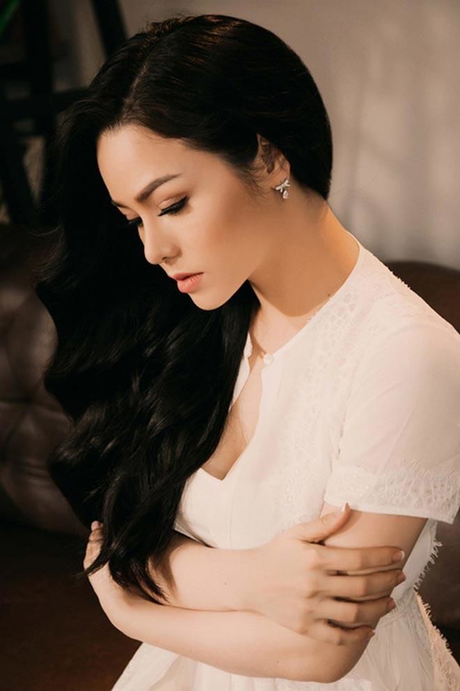 Từng có quá khứ cơ cực, giờ Nhật Kim Anh giàu sụ: Nhà xe bạc tỷ