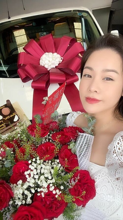 Từng có quá khứ cơ cực, giờ Nhật Kim Anh giàu sụ: Nhà xe bạc tỷ