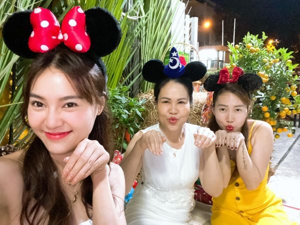 U60, mẹ ruột của Lan Ngọc gây sốt với vẻ trẻ đẹp đến khó tin