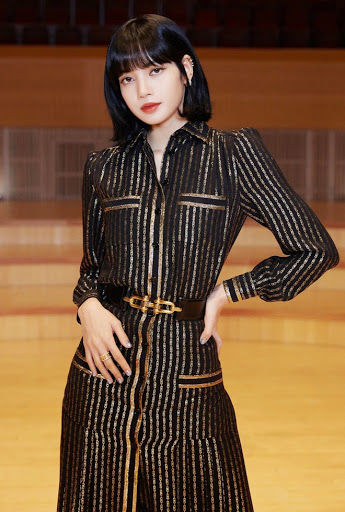 Lisa được khen ngợi vừa xinh đẹp lại còn thông minh, tinh tế