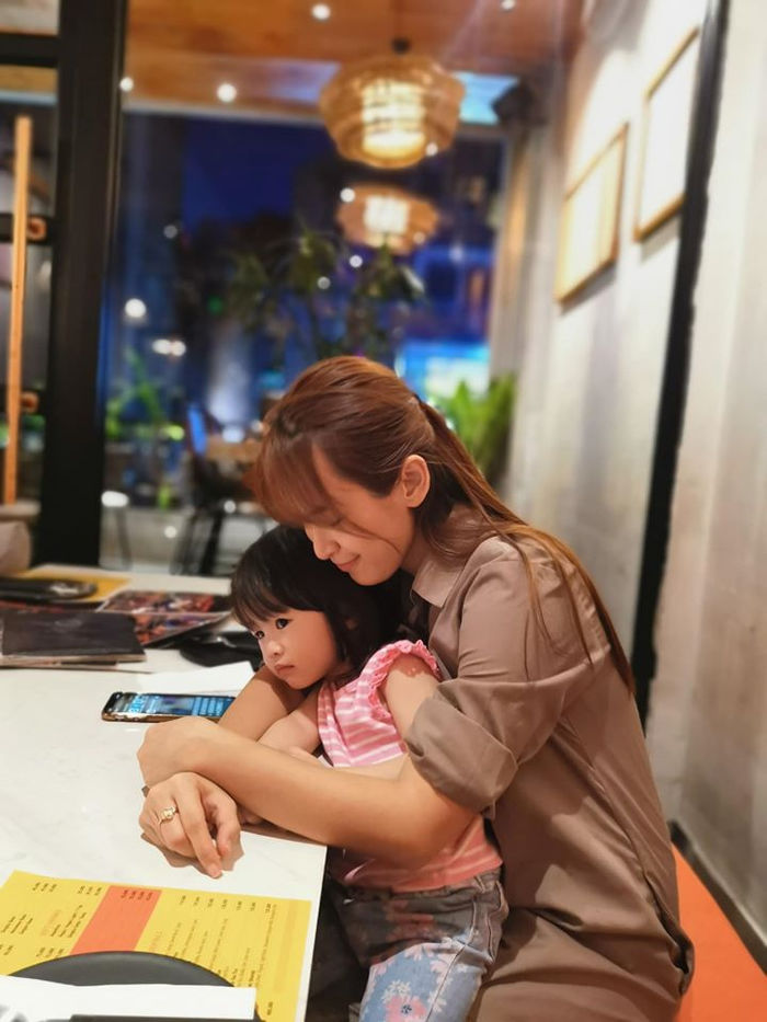 Vợ chồng Thúy Vân khoe ảnh siêu âm, Lan Ngọc hội ngộ dàn mỹ nhân