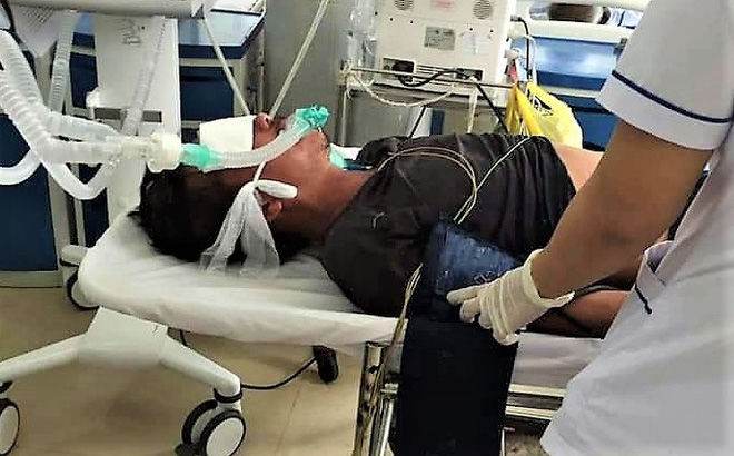 Vợ người đàn ông bị rắn cắn mừng rỡ: Chồng em giữ được đôi chân rồi