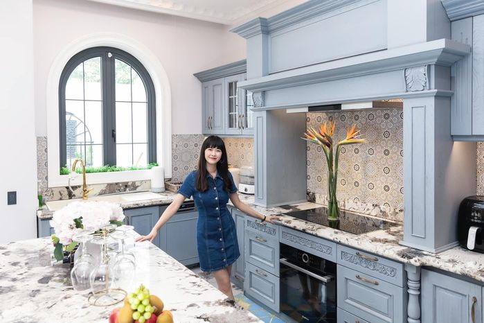Vợ Đăng Khôi khoe căn bếp sang chảnh trong biệt thự 50 tỷ đồng