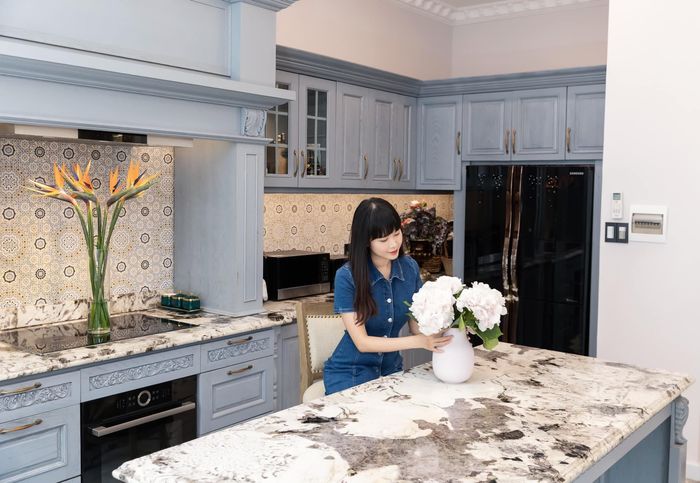 Vợ Đăng Khôi khoe căn bếp sang chảnh trong biệt thự 50 tỷ đồng