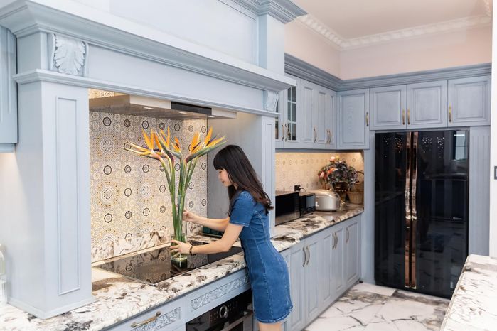 Vợ Đăng Khôi khoe căn bếp sang chảnh trong biệt thự 50 tỷ đồng
