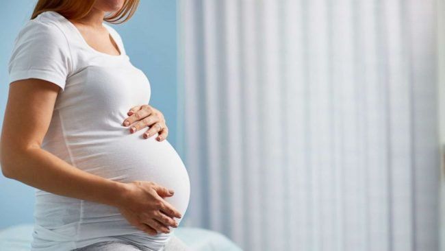 Vợ mất, chồng đau lòng nhìn con 3 tuổi lủi thủi chờ mình về mỗi tối