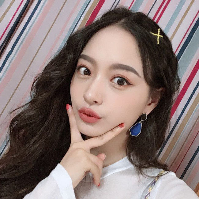 Xu hướng makeup 2020 bạn đừng bỏ lỡ: Đánh mắt hồng, mix 2 màu son