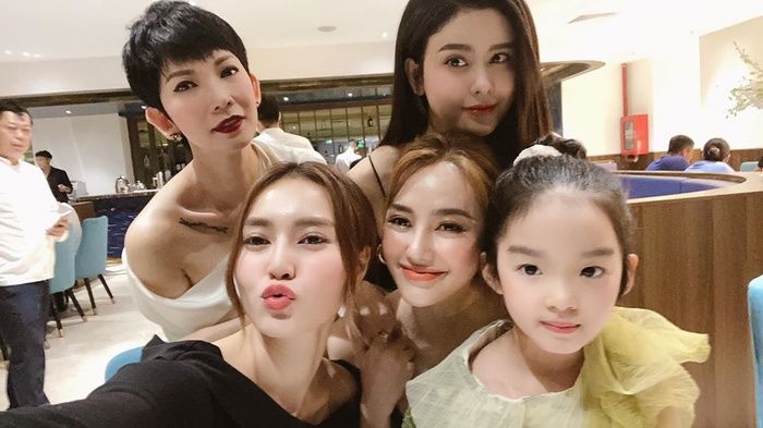 Họp mặt hội mỹ nhân, dân tình hoa mắt vì có 2 Lan Ngọc